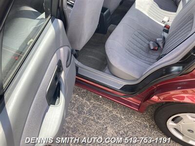 1994 Saturn SL1   - Photo 12 - Amelia, OH 45102