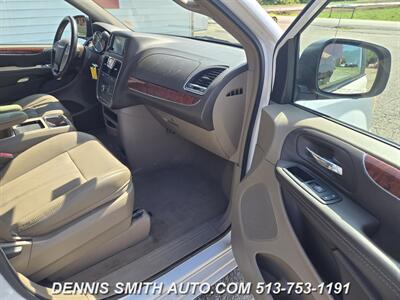 2014 Chrysler Town & Country Touring   - Photo 8 - Amelia, OH 45102