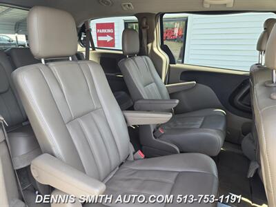2014 Chrysler Town & Country Touring   - Photo 11 - Amelia, OH 45102