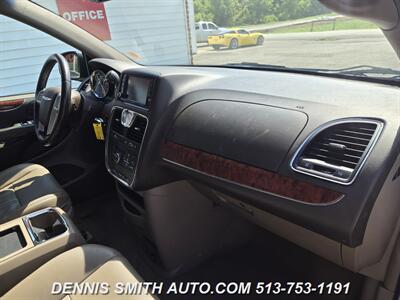 2014 Chrysler Town & Country Touring   - Photo 9 - Amelia, OH 45102