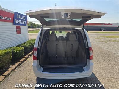 2014 Chrysler Town & Country Touring   - Photo 15 - Amelia, OH 45102
