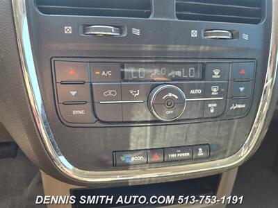 2014 Chrysler Town & Country Touring   - Photo 24 - Amelia, OH 45102