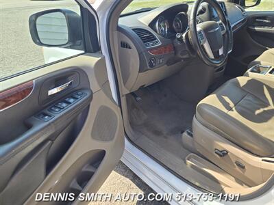 2014 Chrysler Town & Country Touring   - Photo 20 - Amelia, OH 45102
