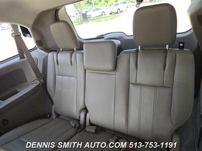2014 Chrysler Town & Country Touring   - Photo 17 - Amelia, OH 45102