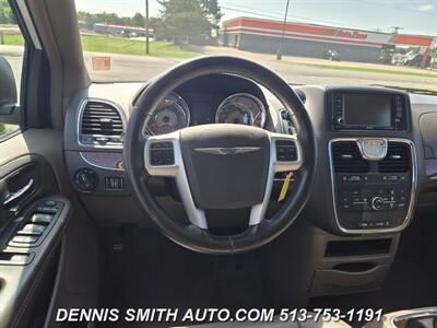 2014 Chrysler Town & Country Touring   - Photo 19 - Amelia, OH 45102
