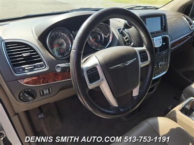 2014 Chrysler Town & Country Touring   - Photo 26 - Amelia, OH 45102