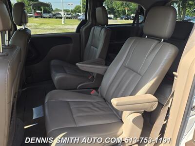 2014 Chrysler Town & Country Touring   - Photo 18 - Amelia, OH 45102