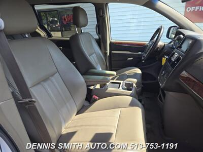 2014 Chrysler Town & Country Touring   - Photo 10 - Amelia, OH 45102