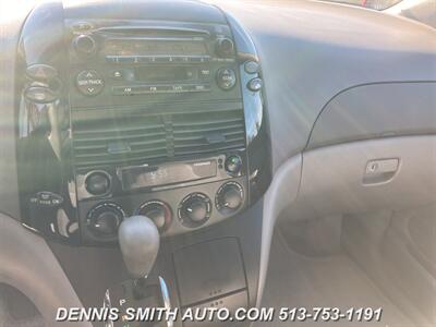 2005 Toyota Sienna CE 7 Passenger   - Photo 15 - Amelia, OH 45102