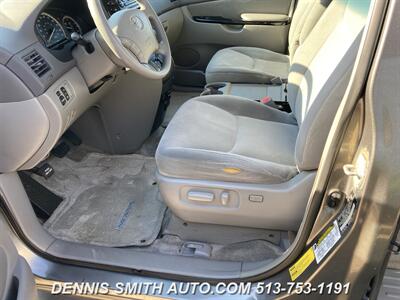 2005 Toyota Sienna CE 7 Passenger   - Photo 13 - Amelia, OH 45102