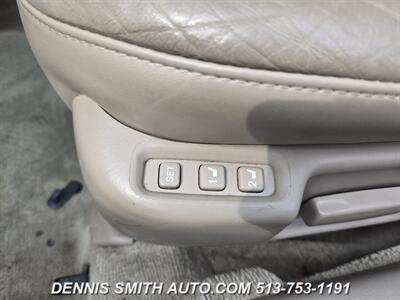 2000 Toyota Avalon XLS   - Photo 32 - Amelia, OH 45102