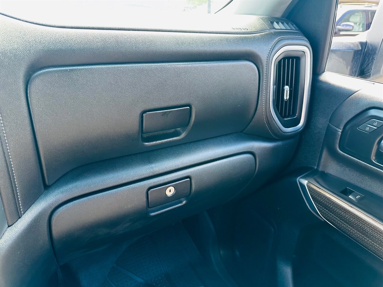 2020 Chevrolet Silverado 2500 LT - Photo 24 - Reno, NV 89502