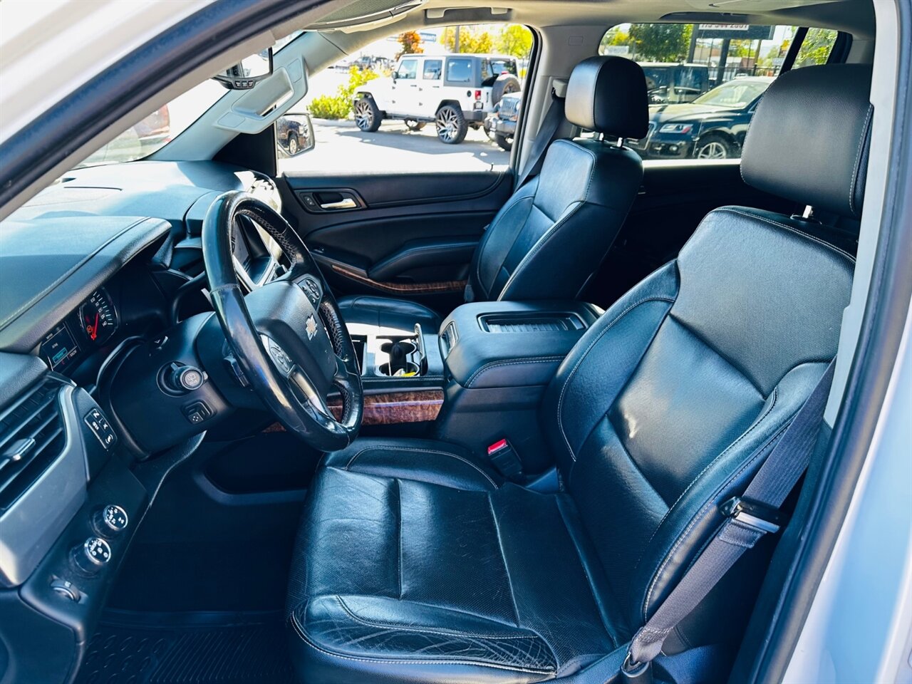 2016 Chevrolet Suburban LTZ - Photo 15 - Reno, NV 89502