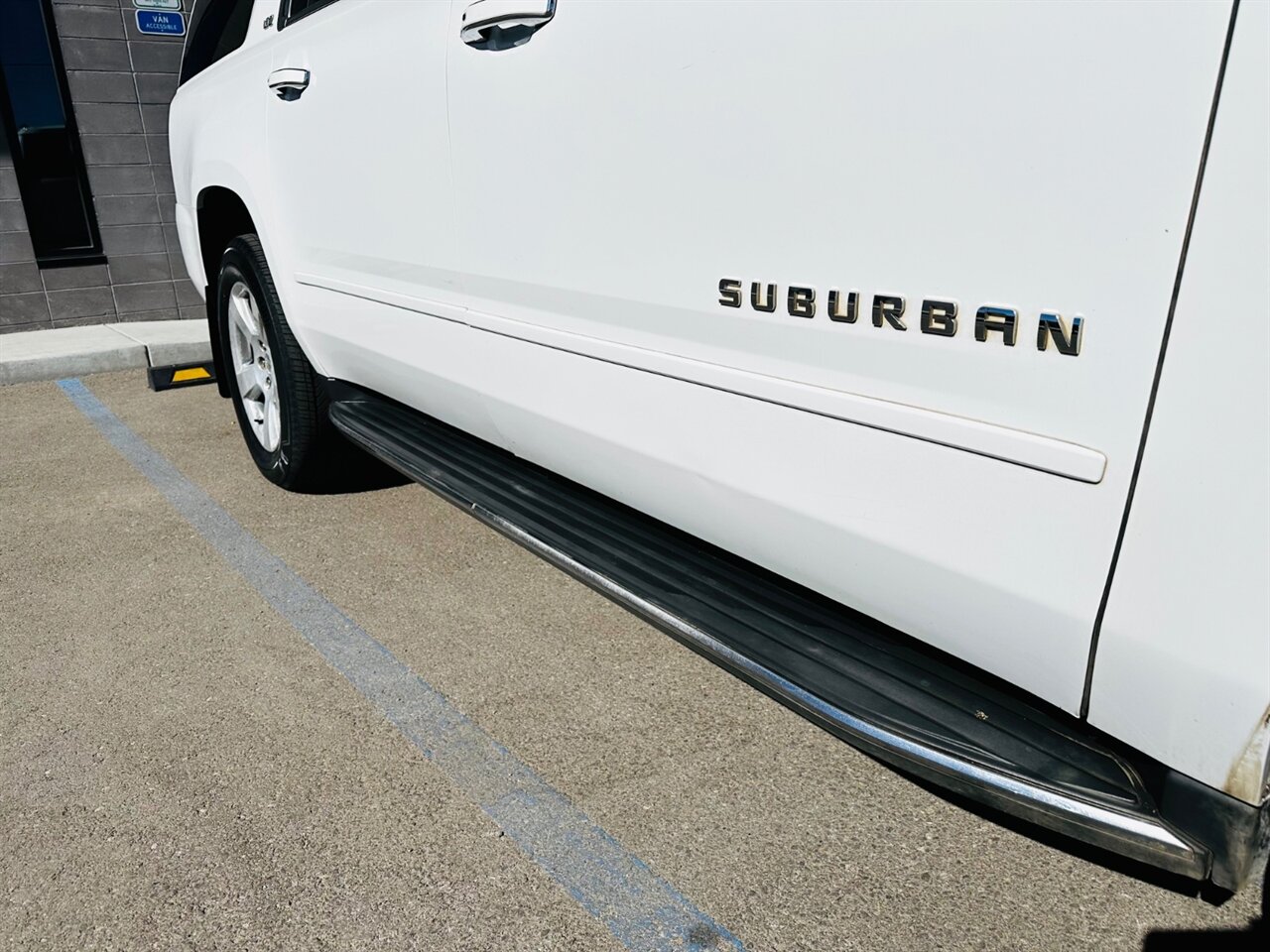 2016 Chevrolet Suburban LTZ - Photo 12 - Reno, NV 89502