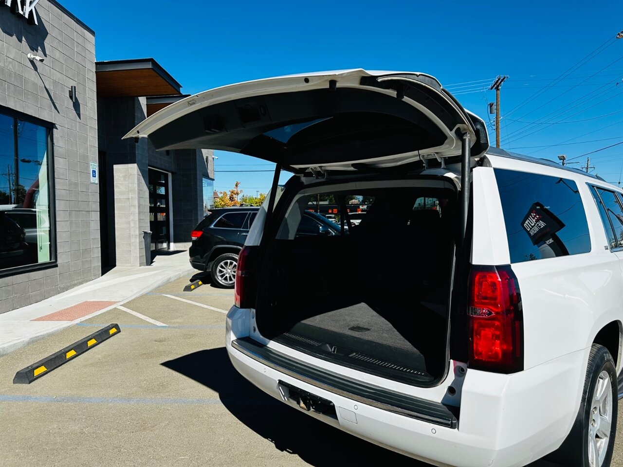 2016 Chevrolet Suburban LTZ - Photo 9 - Reno, NV 89502