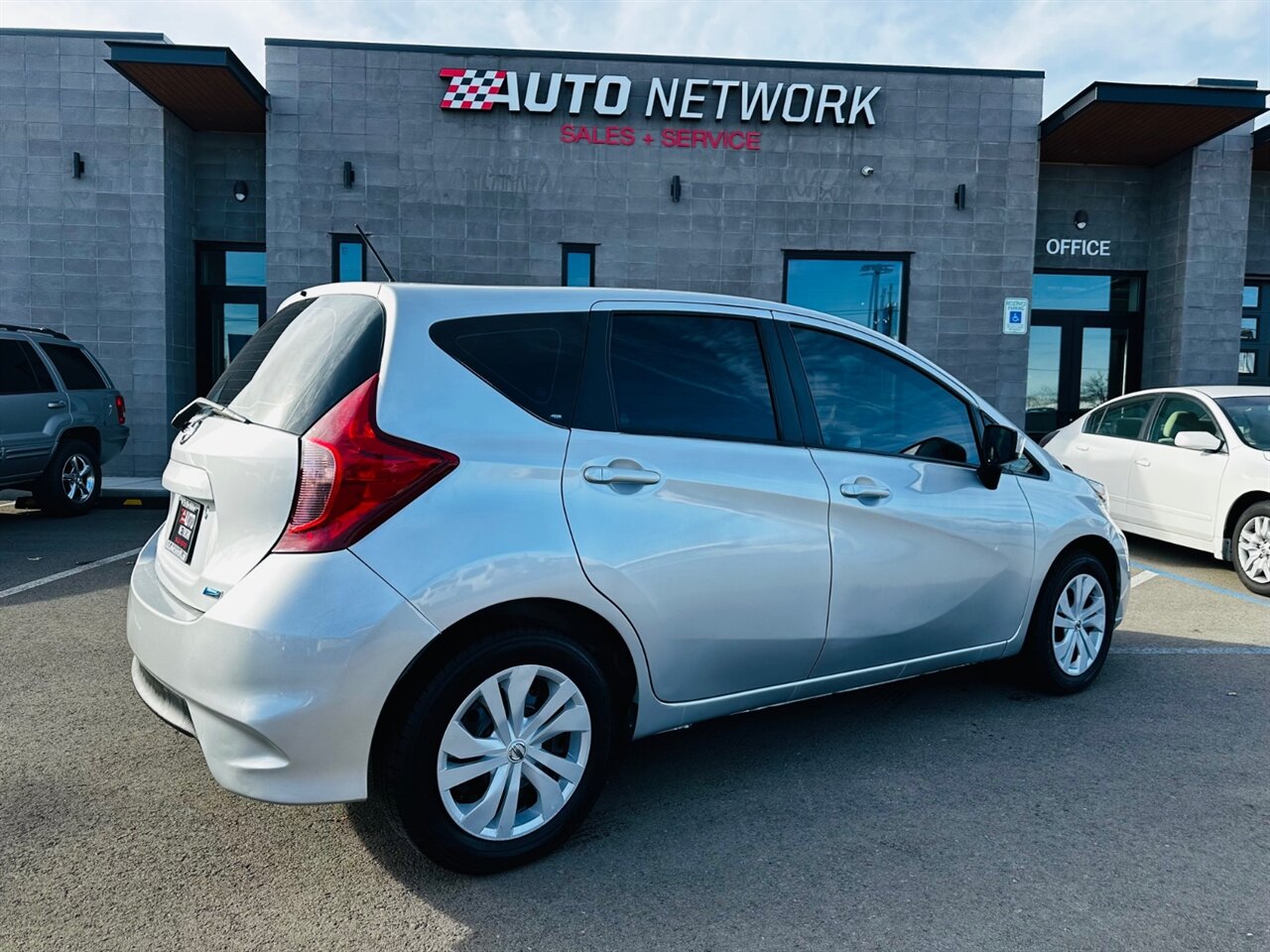 2017 Nissan Versa Note SV photo 3