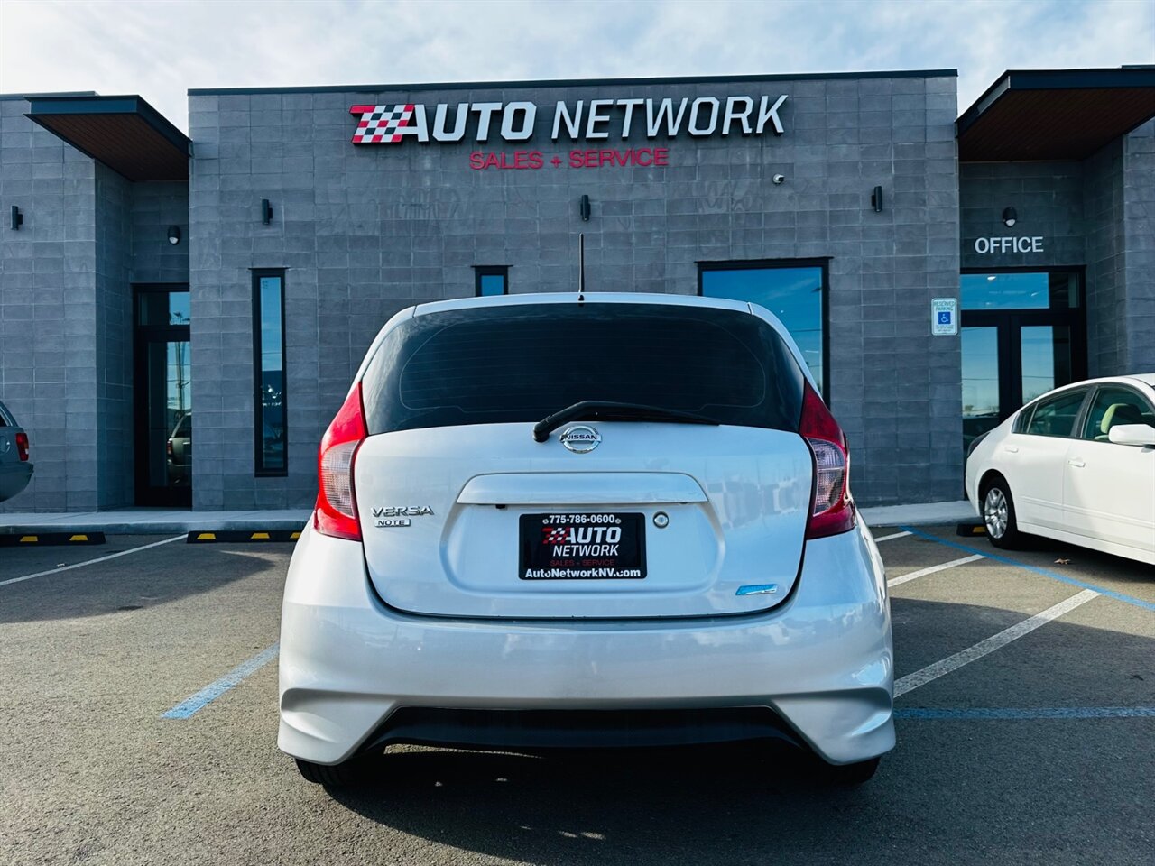 2017 Nissan Versa Note SV photo 8