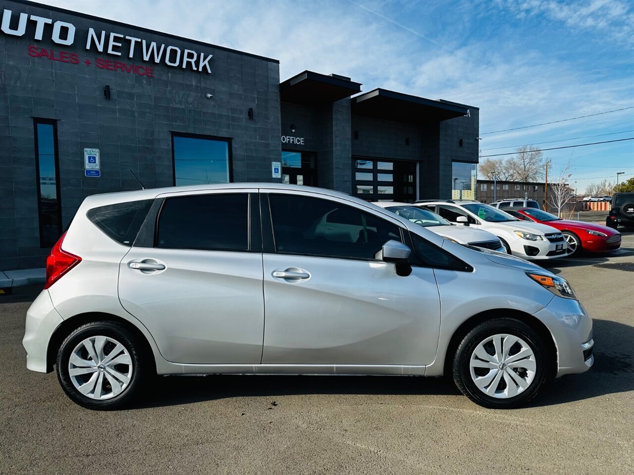 2017 Nissan Versa Note SV photo 2