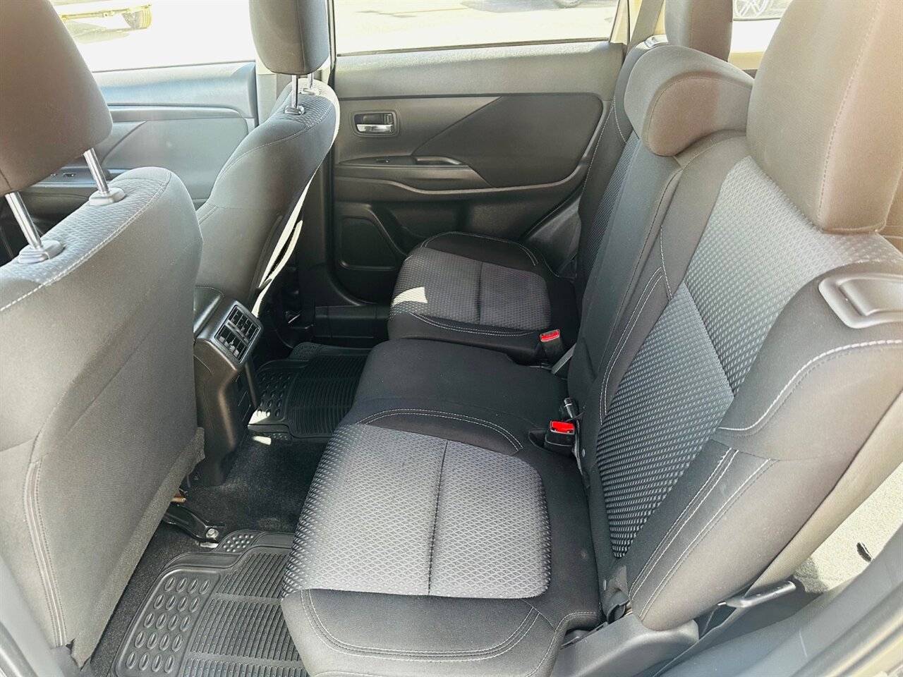 2020 Mitsubishi Outlander SE - Photo 14 - Reno, NV 89502