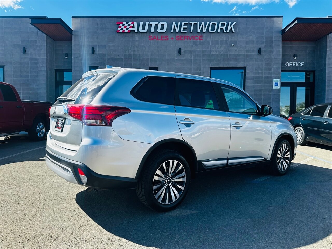 2020 Mitsubishi Outlander SE - Photo 3 - Reno, NV 89502