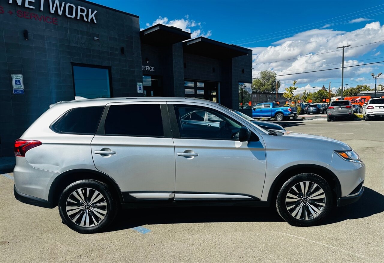 2020 Mitsubishi Outlander SE - Photo 2 - Reno, NV 89502
