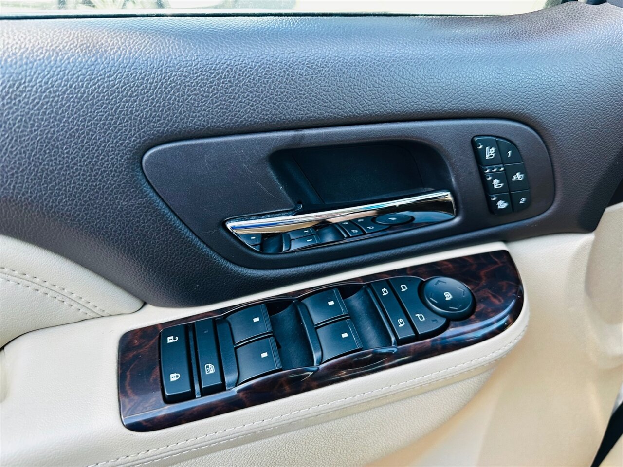 2013 GMC Yukon XL Denali - Photo 30 - Reno, NV 89502