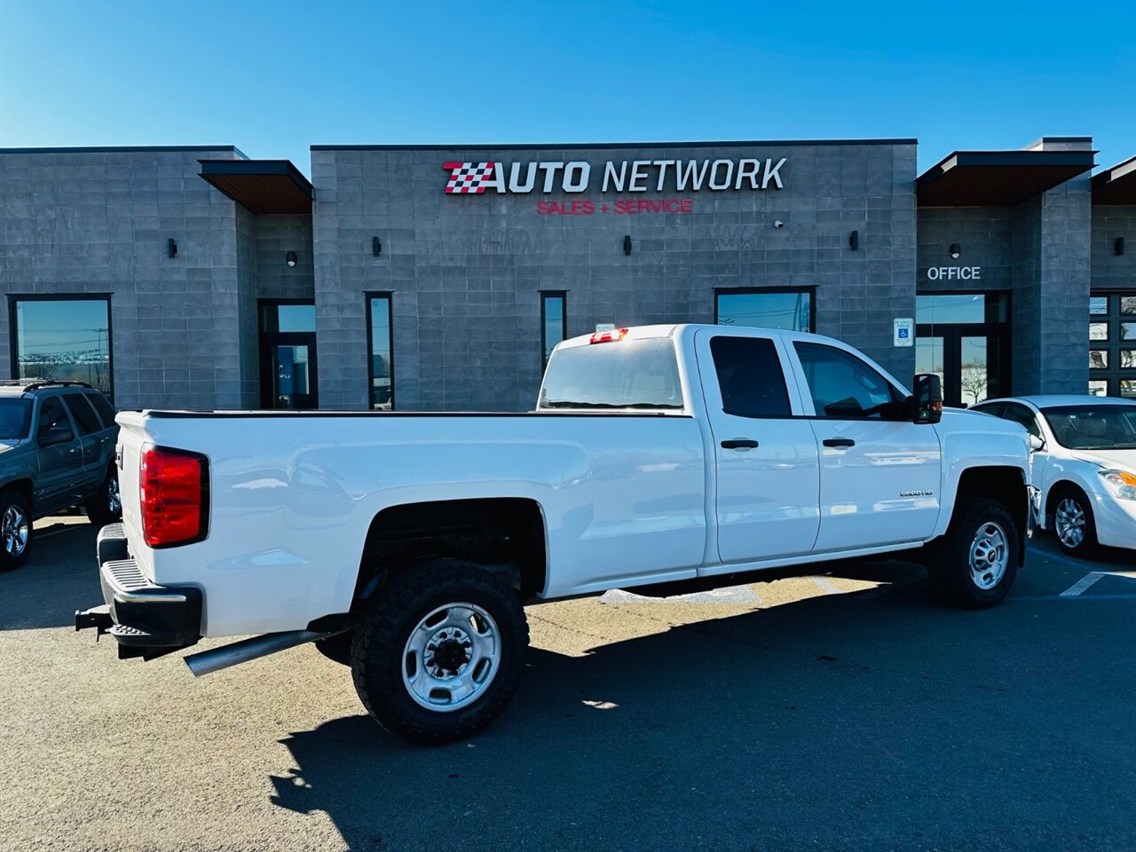 2018 Chevrolet Silverado 2500HD Work Truck photo 3