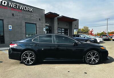 2020 Toyota Camry SE   - Photo 2 - Reno, NV 89502
