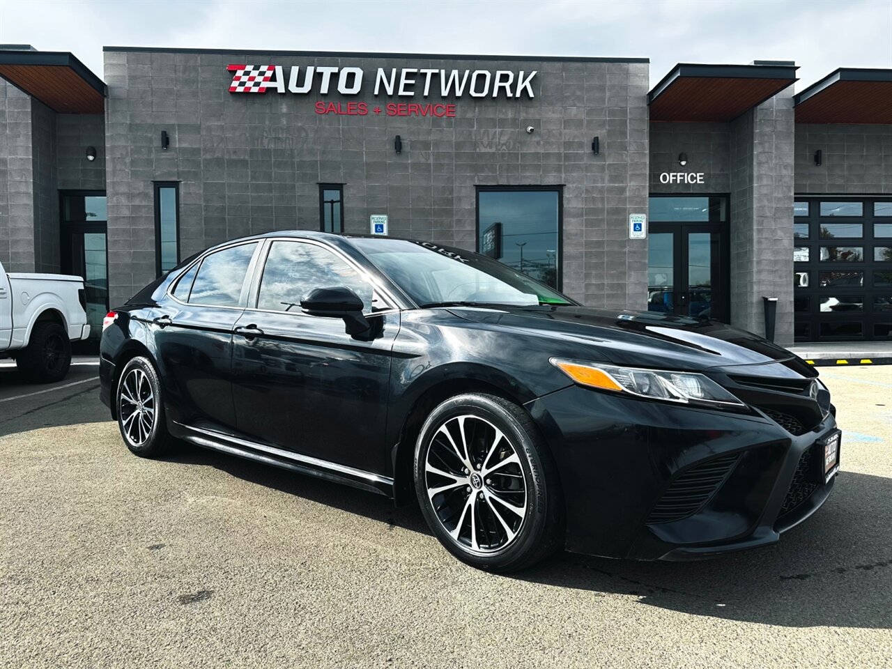 2020 Toyota Camry SE   - Photo 1 - Reno, NV 89502