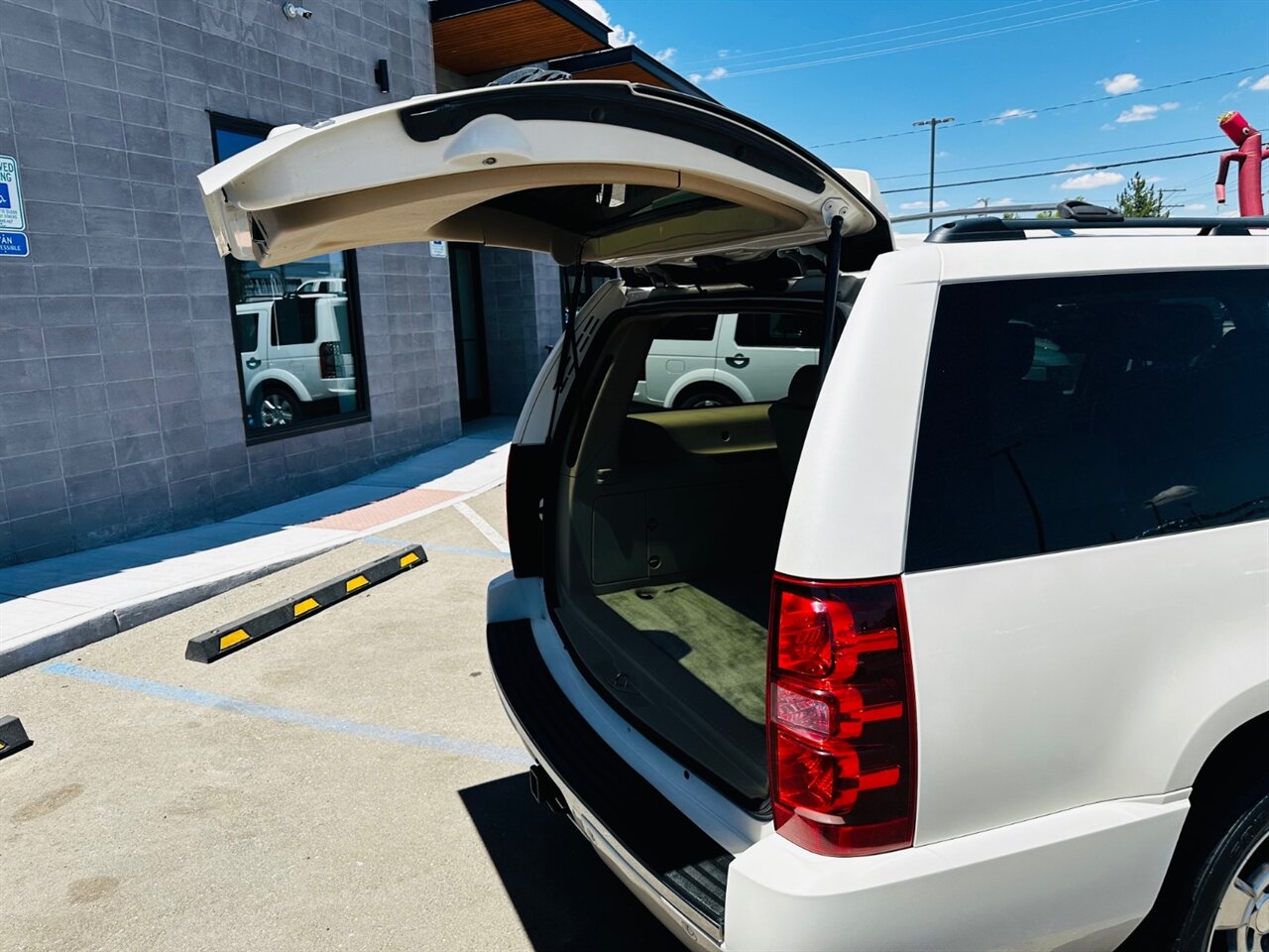 2012 Chevrolet Suburban LTZ - Photo 9 - Reno, NV 89502