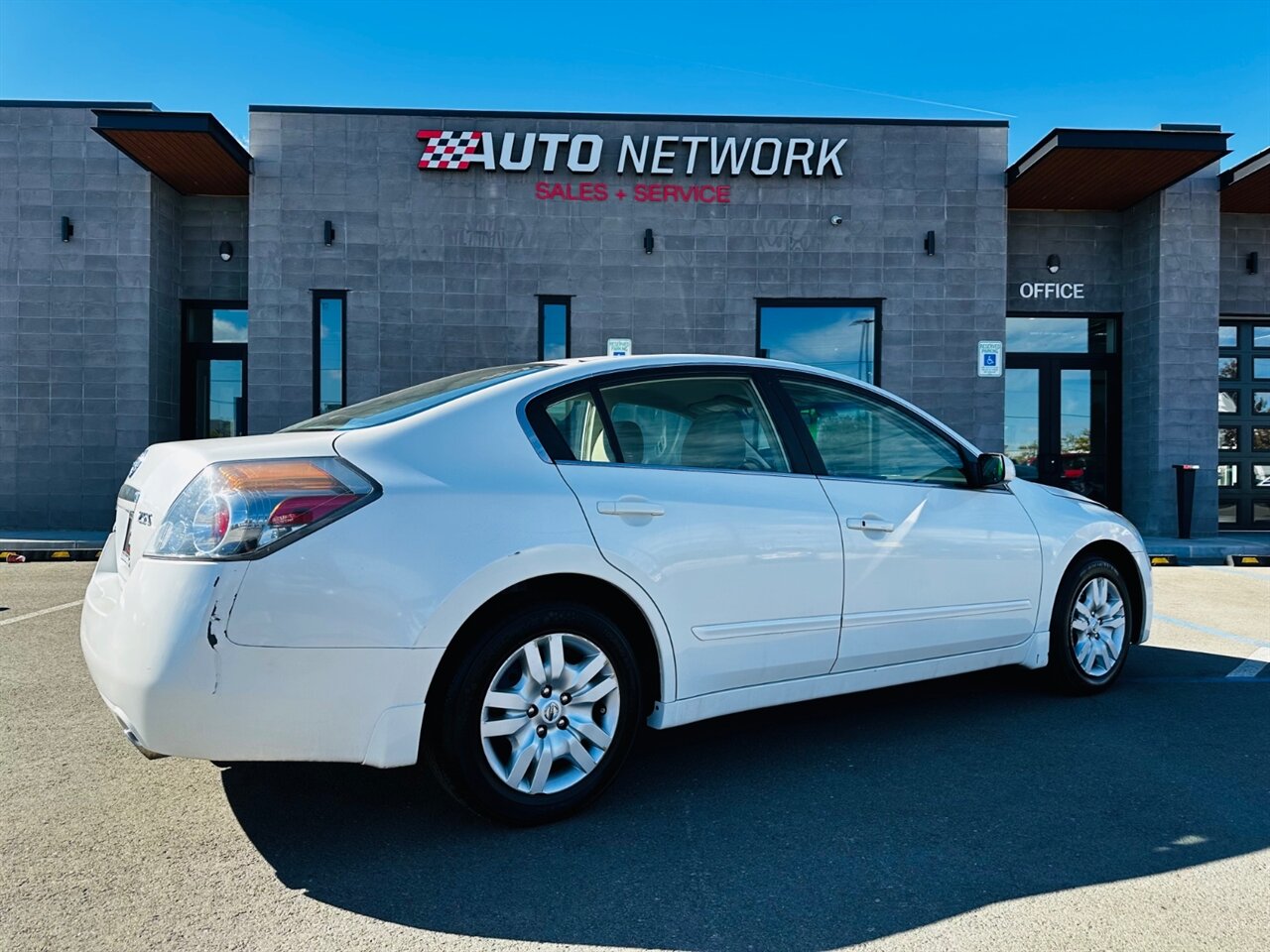 2009 Nissan Altima S photo 3