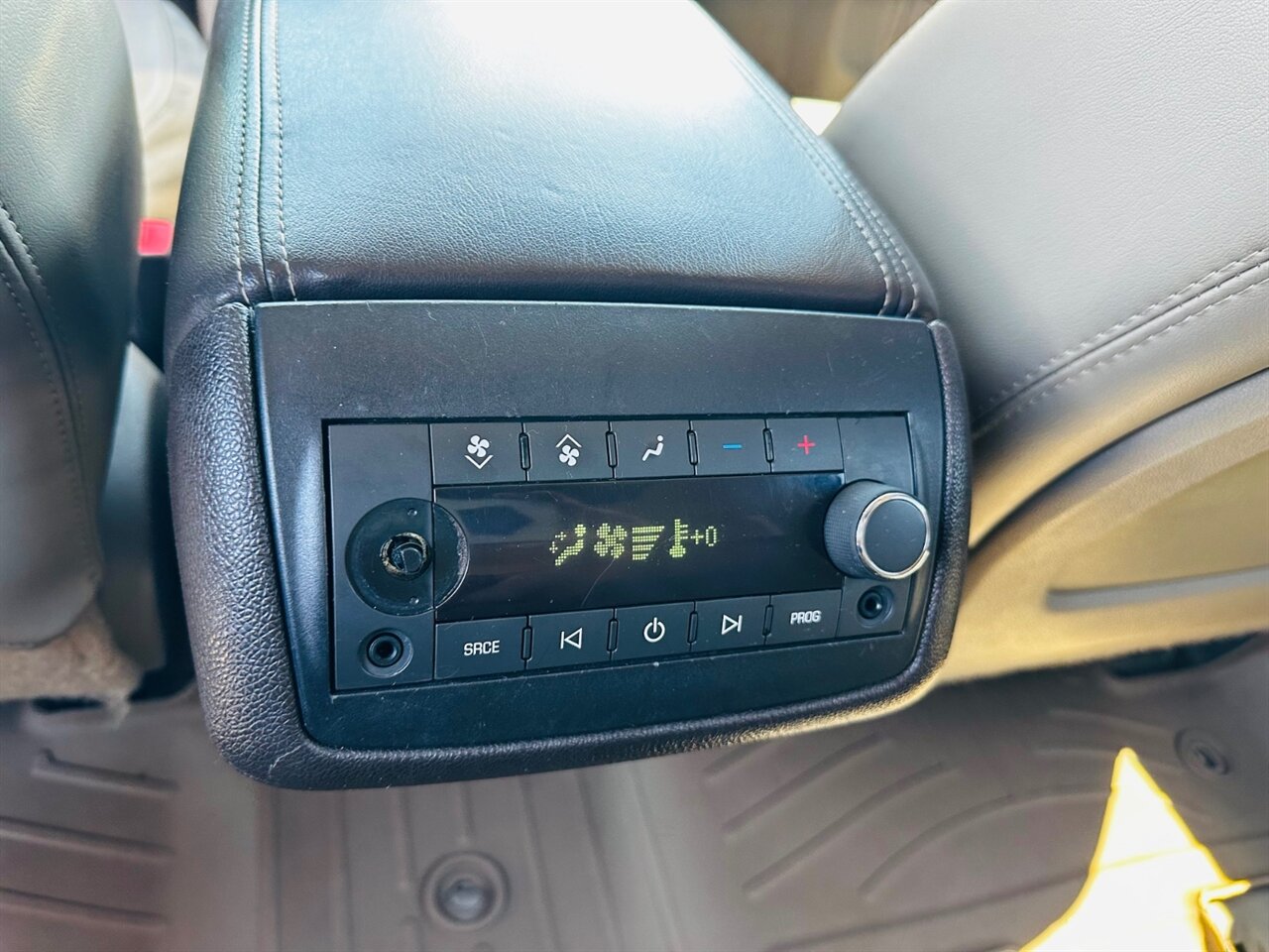 2015 GMC Acadia Denali - Photo 33 - Reno, NV 89502