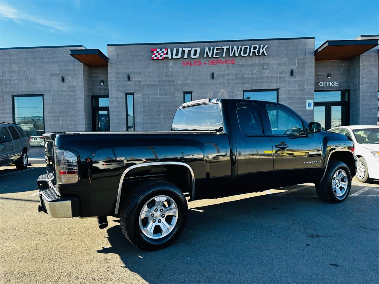 2009 Chevrolet Silverado 1500 Work Truck photo 2