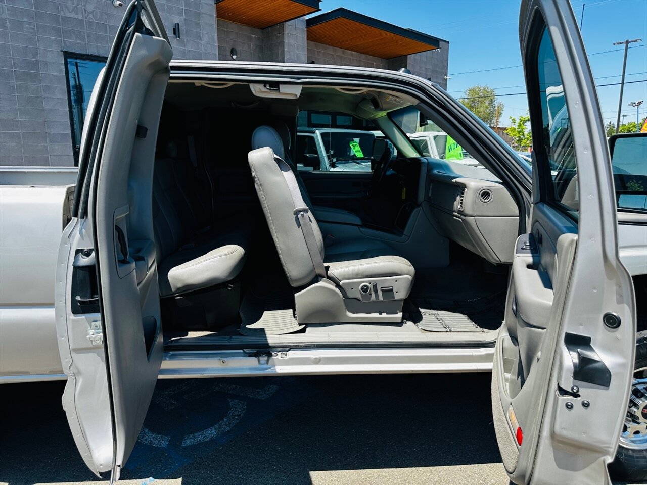 2004 GMC Sierra 2500 SLT 4dr Extended Cab - Photo 9 - Reno, NV 89502