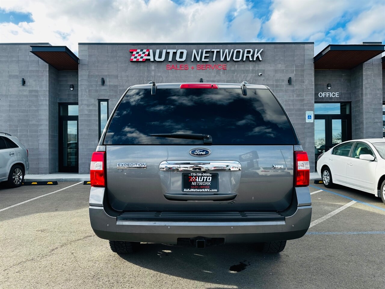 2012 Ford Expedition Limited photo 8