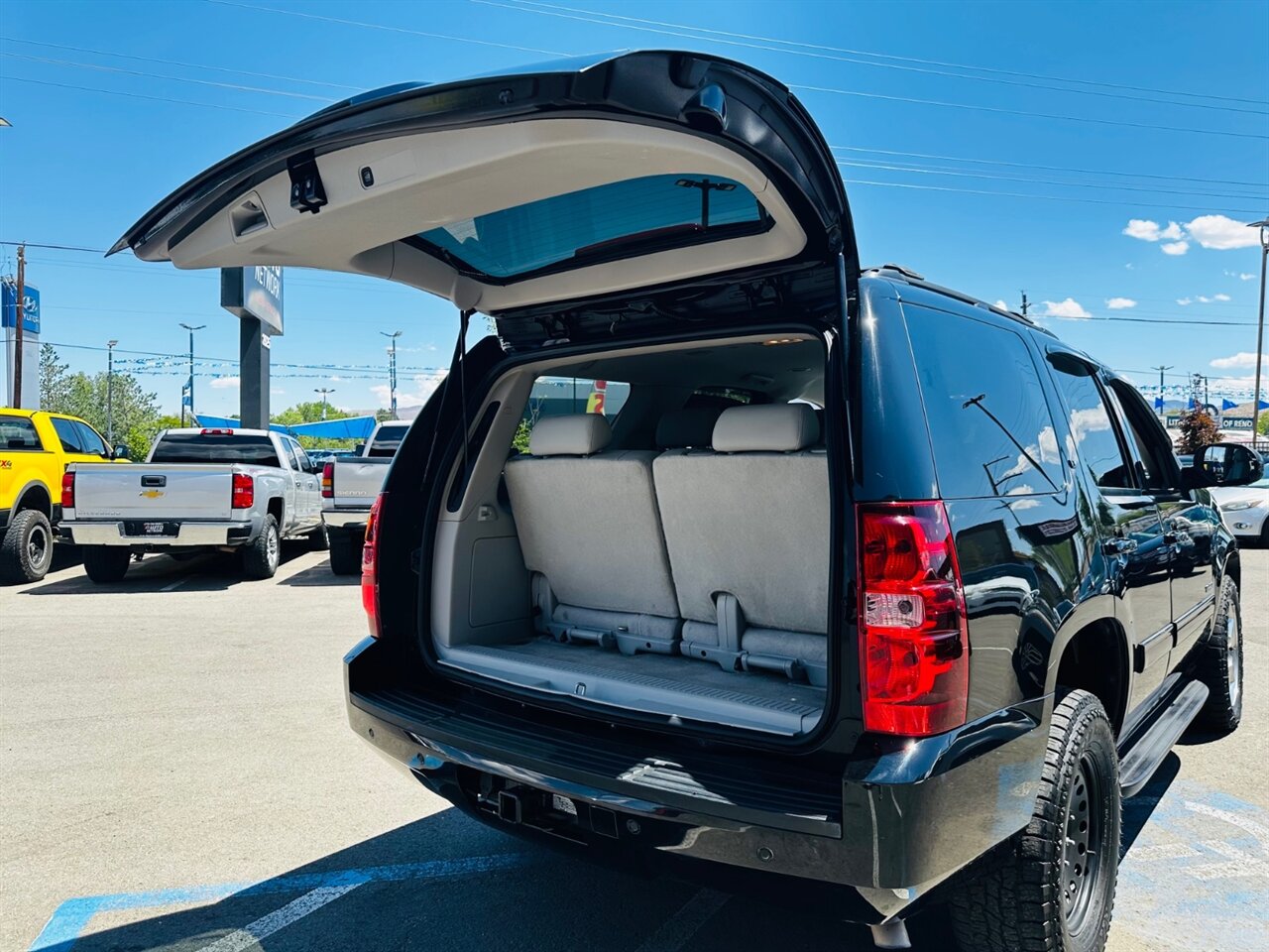 2010 Chevrolet Tahoe LT - Photo 6 - Reno, NV 89502