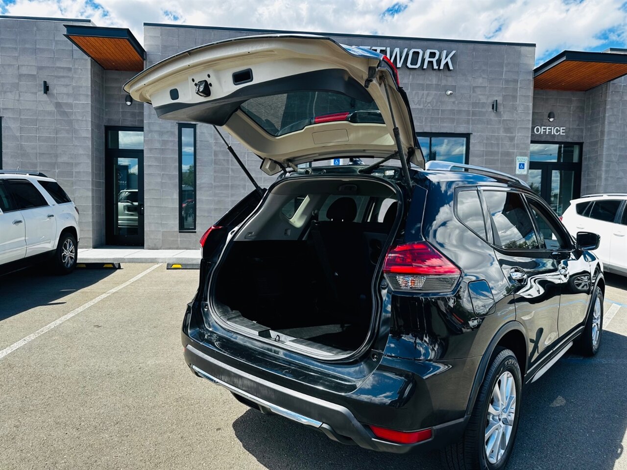 2017 Nissan Rogue SV - Photo 9 - Reno, NV 89502