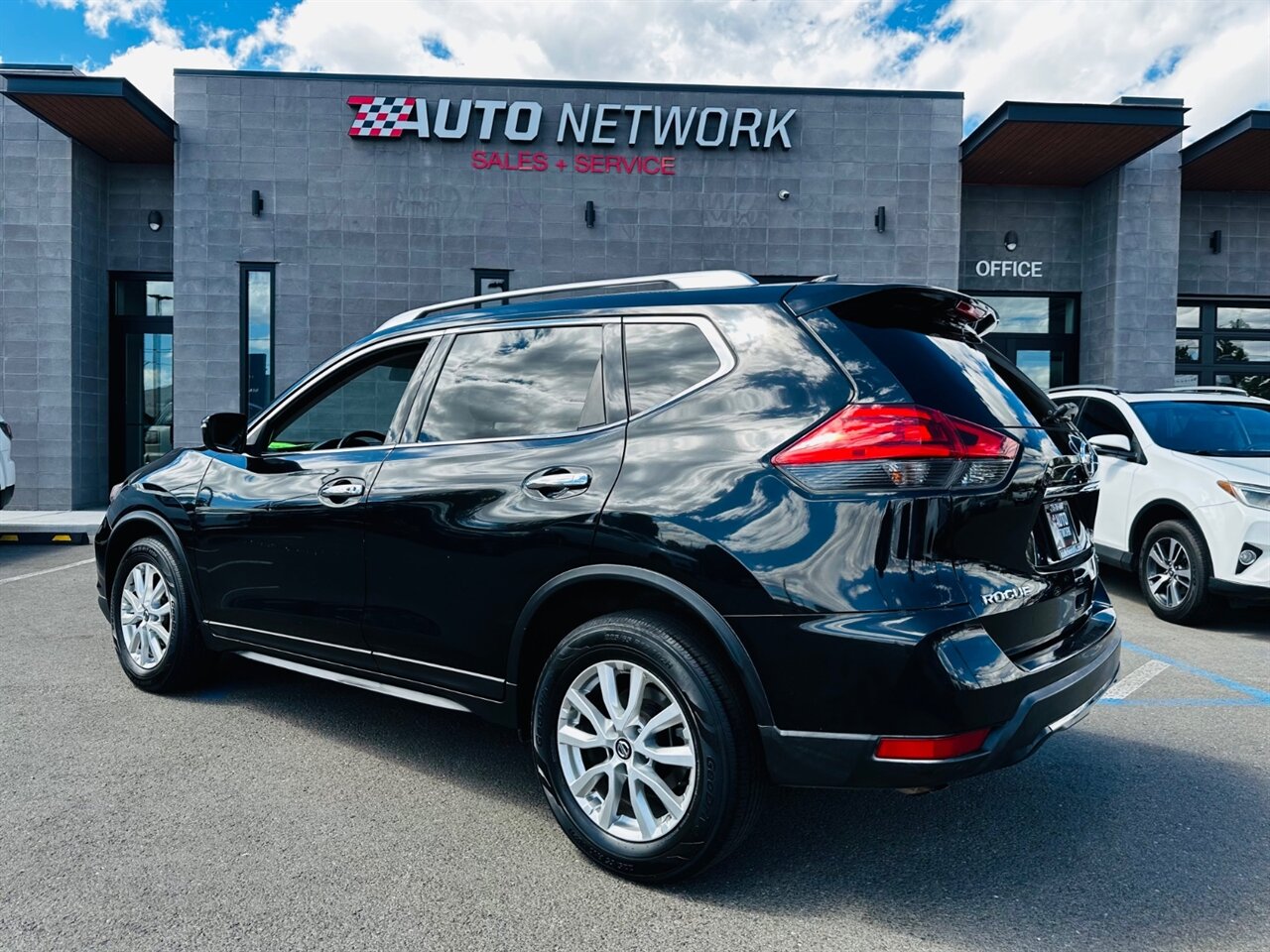 2017 Nissan Rogue SV - Photo 7 - Reno, NV 89502