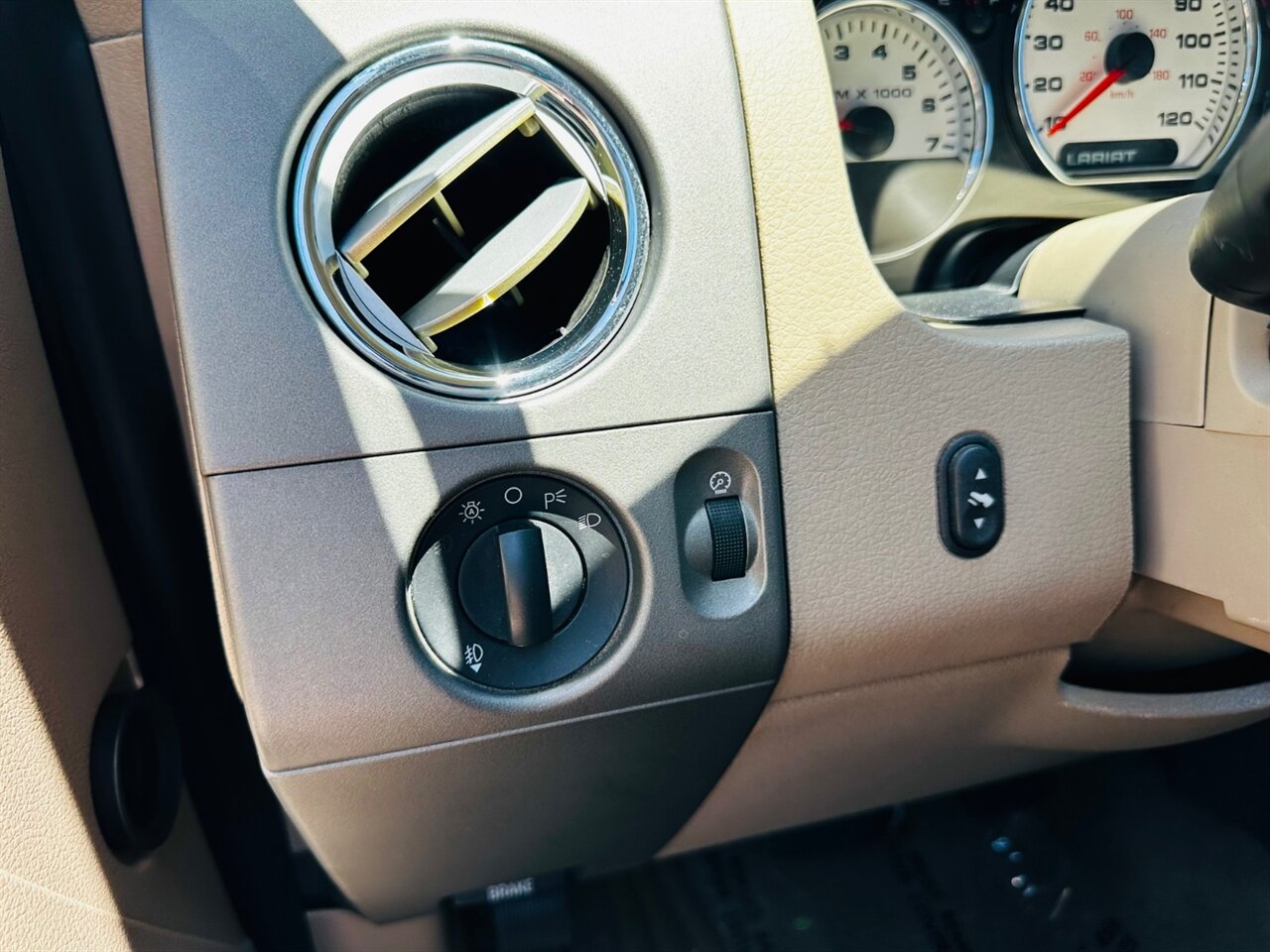 2005 Ford F-150 Lariat 4dr SuperCab - Photo 24 - Reno, NV 89502