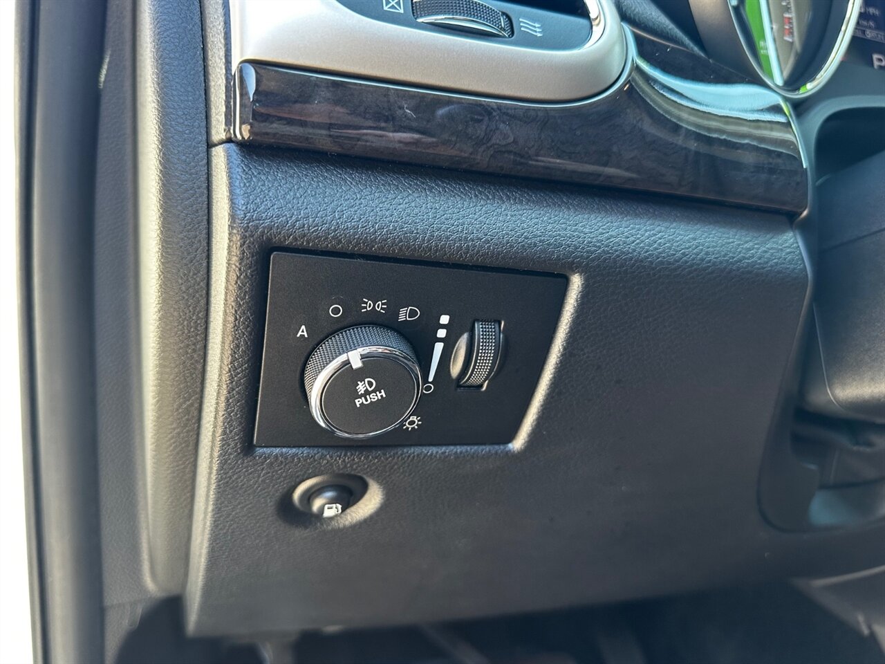 2012 Jeep Grand Cherokee Laredo - Photo 19 - Reno, NV 89502