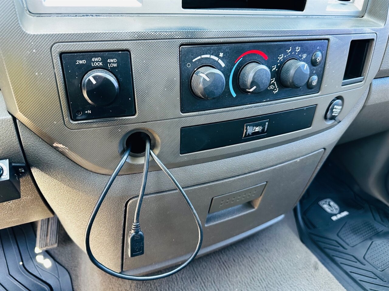 2008 Dodge Ram 1500 SLT 4dr Quad Cab - Photo 18 - Reno, NV 89502