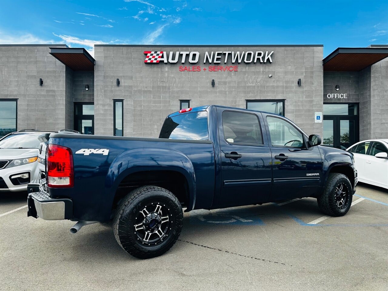 2011 GMC Sierra 1500 SLE photo 3