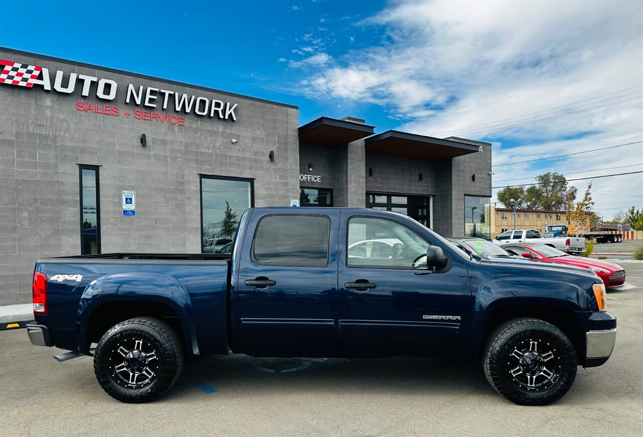 2011 GMC Sierra 1500 SLE photo 2