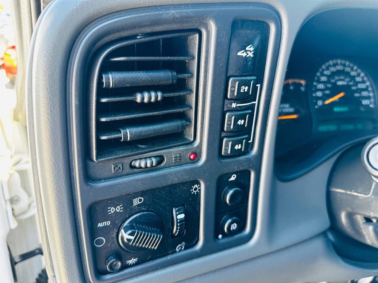 2005 Chevrolet Silverado 2500 LT 4dr Crew Cab - Photo 25 - Reno, NV 89502