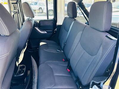 2013 Jeep Wrangler Unlimited Rubicon   - Photo 15 - Reno, NV 89502