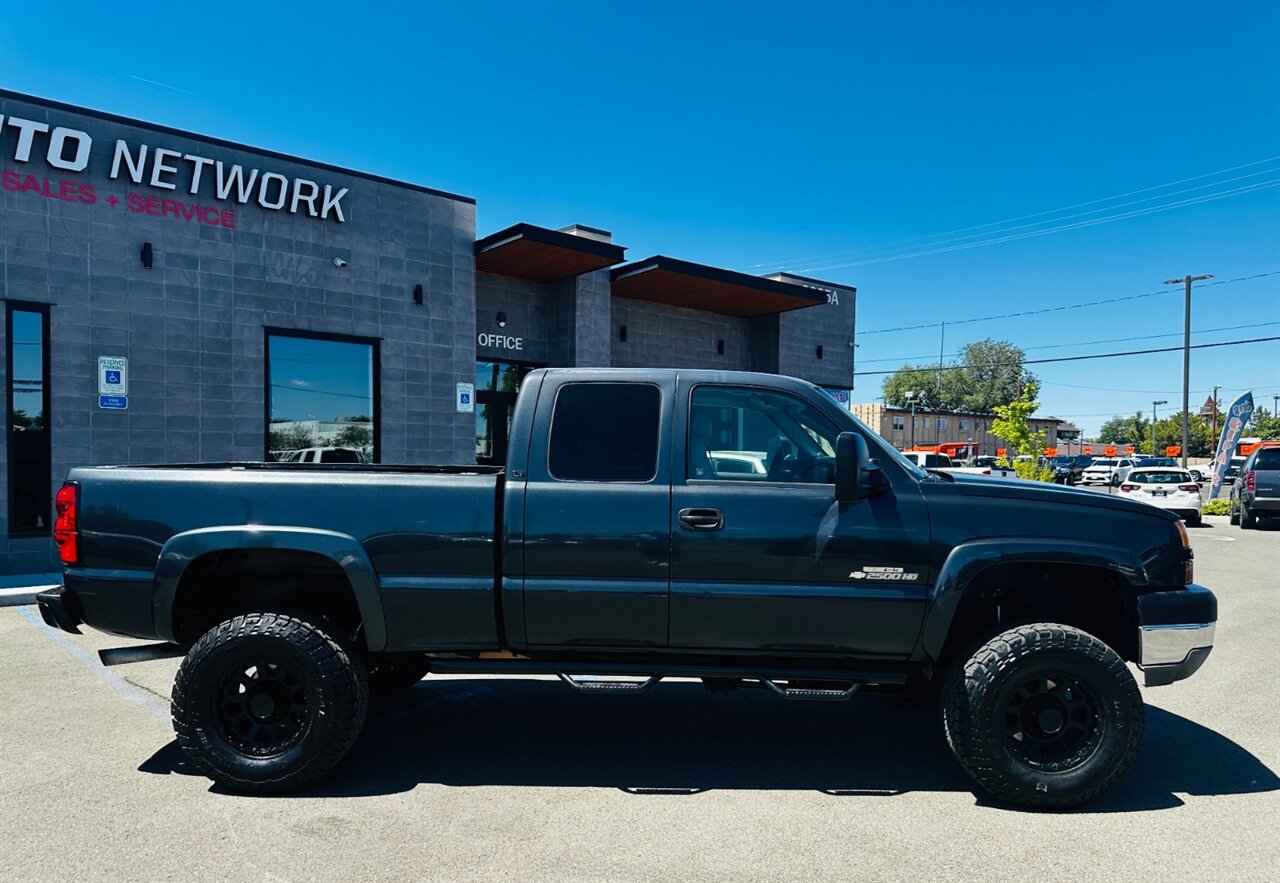 2004 Chevrolet Silverado 2500 LT 4dr Extended Cab - Photo 2 - Reno, NV 89502