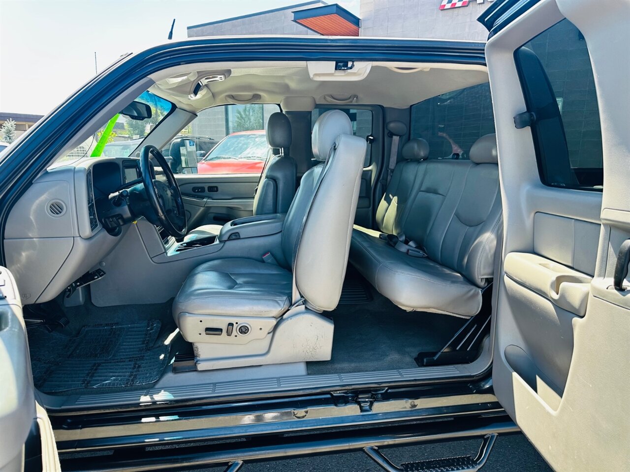 2004 Chevrolet Silverado 2500 LT 4dr Extended Cab - Photo 14 - Reno, NV 89502