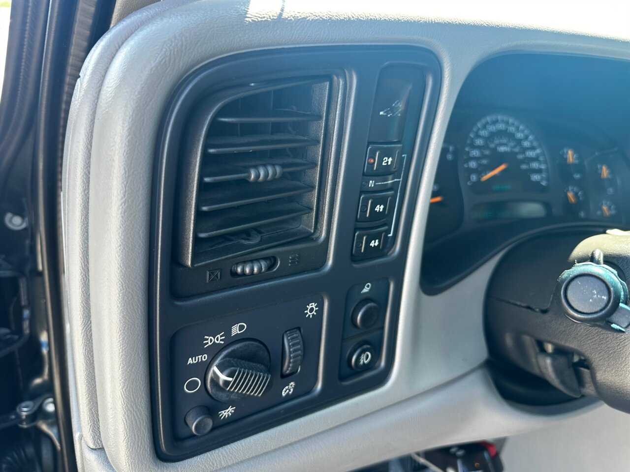 2004 Chevrolet Silverado 2500 LT 4dr Extended Cab - Photo 21 - Reno, NV 89502