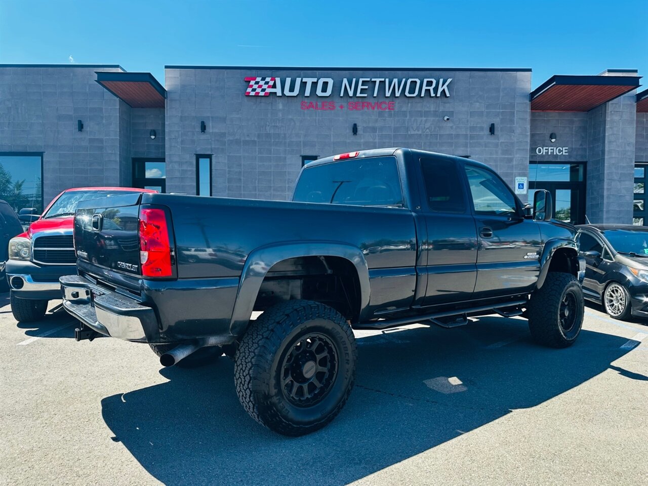2004 Chevrolet Silverado 2500 LT 4dr Extended Cab - Photo 3 - Reno, NV 89502