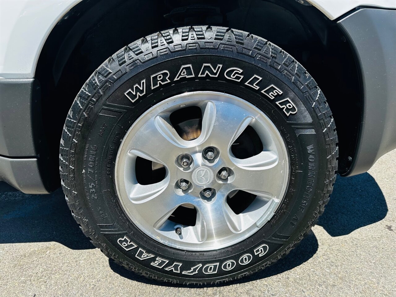 2003 Ford Escape XLS - Photo 9 - Reno, NV 89502